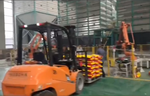 Dinwey production and truck loading